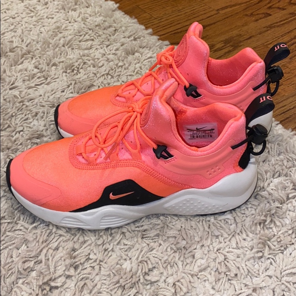 Women’s Nike huarache sneaker